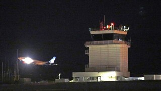 Uzavreli letisko v Newarku, dôvodom je núdzové pristátie