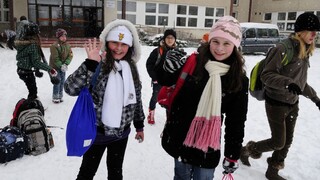 V obci chýba slovenská škola, deti sú nútené za ňou dochádzať