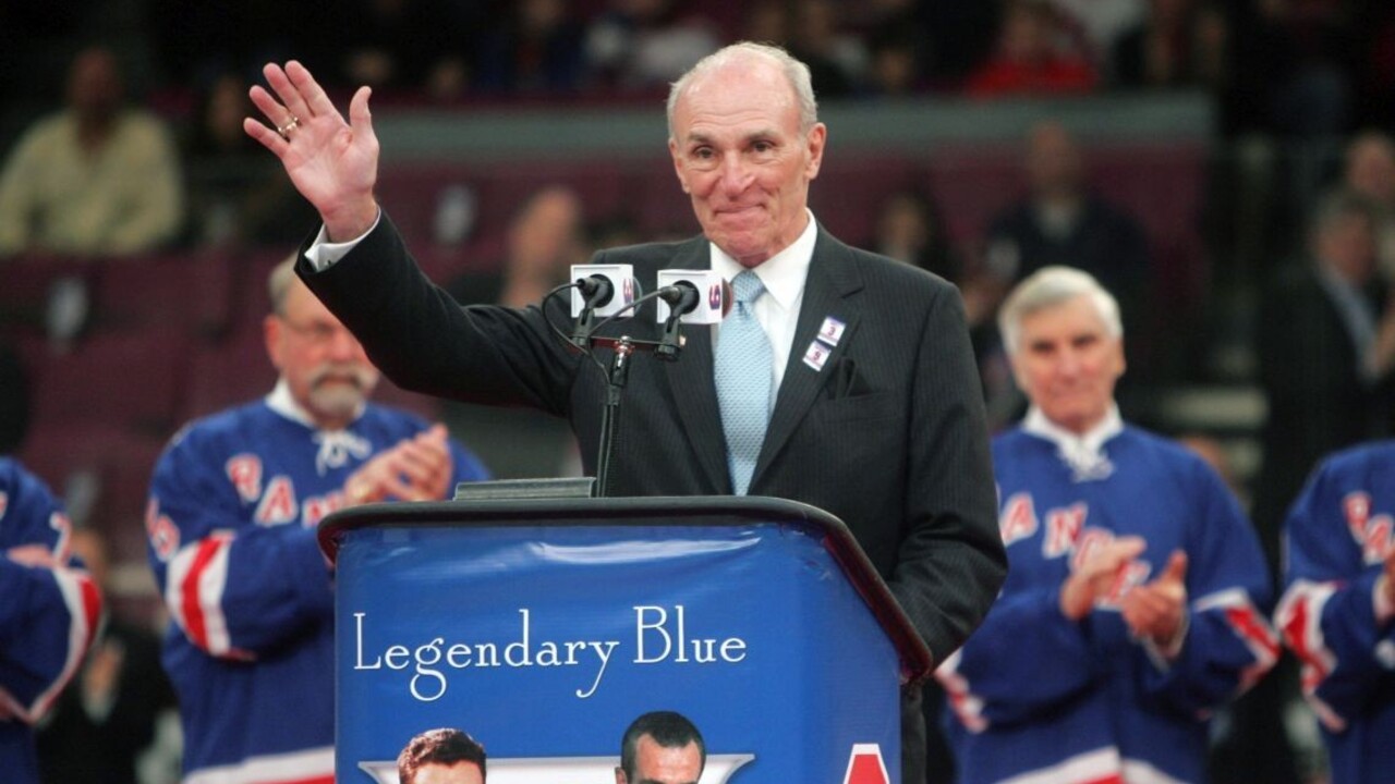 Zomrel legendárny obranca NHL Harry Howell, člen Siene slávy