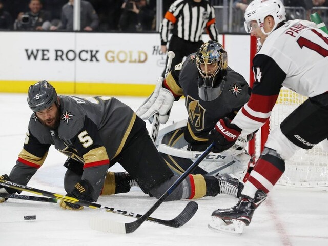 NHL: Pánik strelil gól, no jeho Arizona utrpela v Chicagu debakel