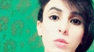 Policajti prinútili transrodovú ženu k ponižujúcej prehliadke