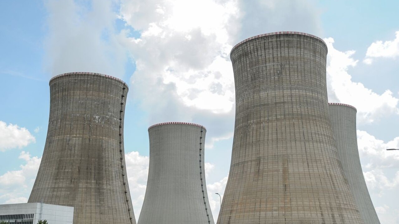 Bezpečnosť je prvoradá, uistil Žiga. Rokoval aj o Mochovciach