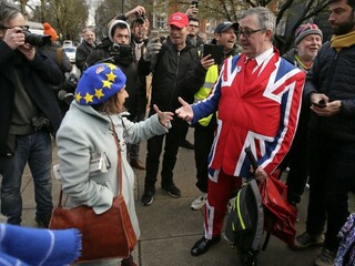 Mayová je sklamaná, neistota pokračuje. Brexit sa môže predĺžiť