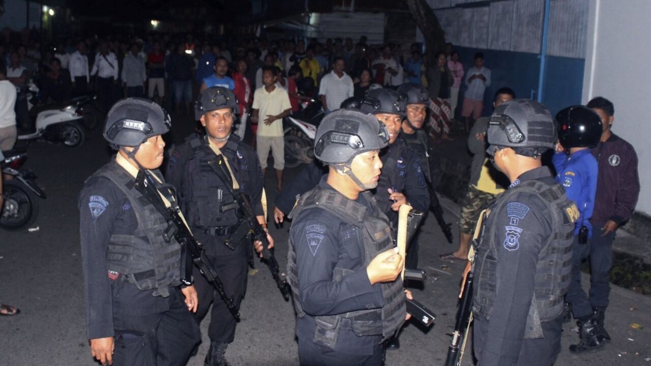 Polícia obkľúčila dom, žena islamistu sa odpálila i s dieťaťom