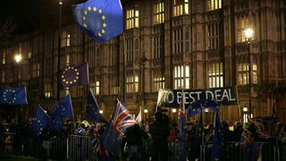Brexit bez dohody nebude. Poslanci schválili pozmeňujúci návrh
