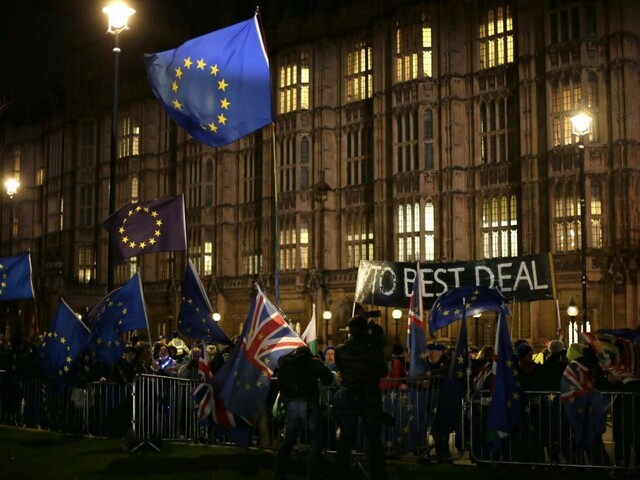 Brexit bez dohody nebude. Poslanci schválili pozmeňujúci návrh
