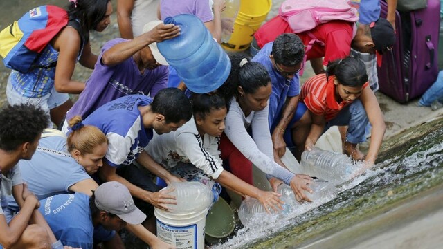 Situácia sa vyhrocuje, diplomatov sťahuje z Caracasu aj Nemecko