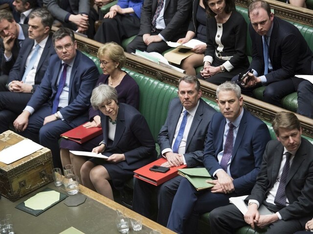 Briti odmietli tvrdý brexit. Nevedia, čo chcú, reaguje EÚ
