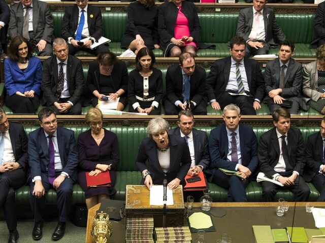 Odklad brexitu nakoniec schválili, druhé referendum však odmietli