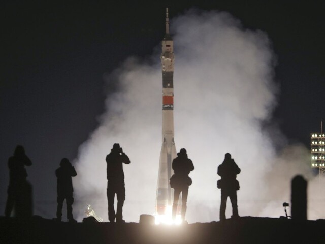 Na druhý pokus to vyšlo. Posádka Sojuzu úspešne pristála na ISS