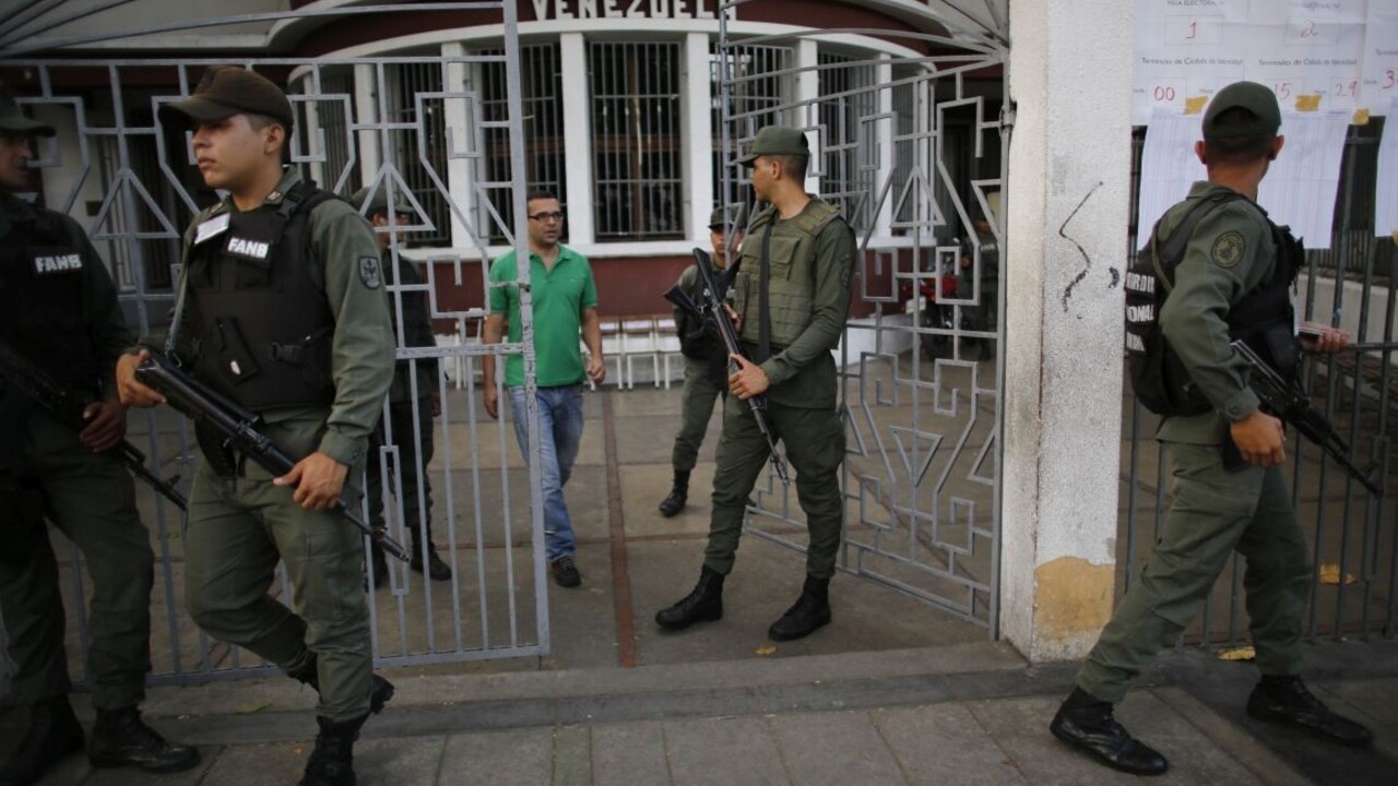 Maduro vytvoril špeciálne jednotky, zodpovedajú aj za elektrinu