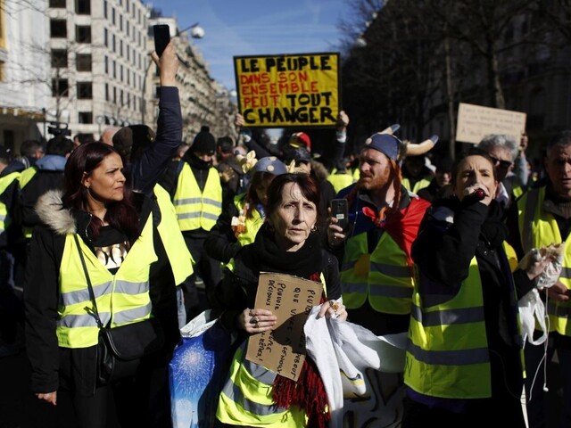 Žlté vesty protestujú už päť mesiacov, hnutie však slabne