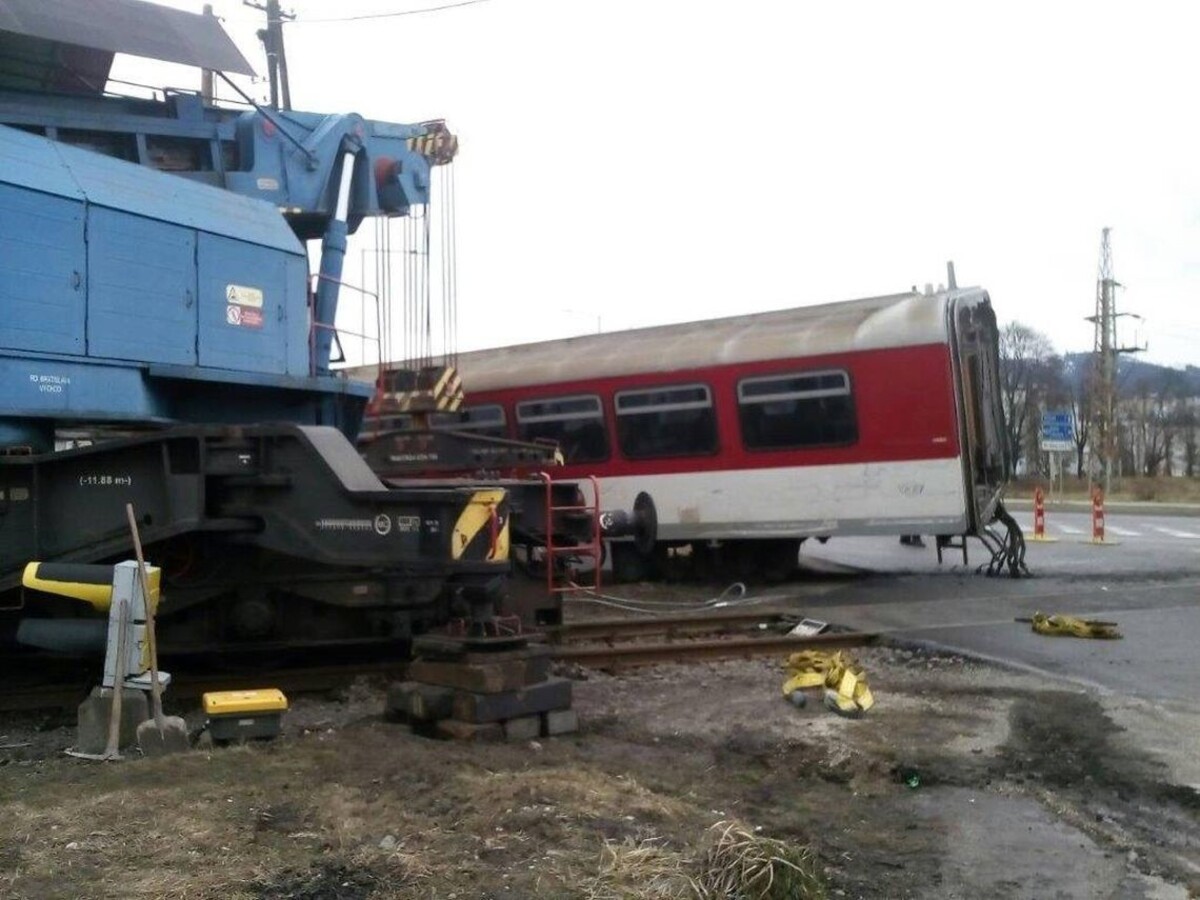 Vodiča nákladiaku, ktorý sa pri Čadci zrazil s vlakom, obvinili