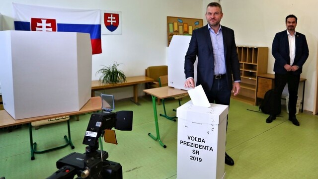 Pellegrini prekvapil, je za voľbu zo zahraničia. Krajania to vítajú