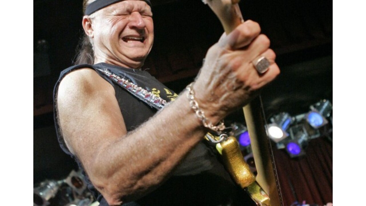 Zomrel Dick Dale. Jeho skladba znie v Tarantinovom Pulp Fiction