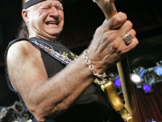 Zomrel Dick Dale. Jeho skladba znie v Tarantinovom Pulp Fiction