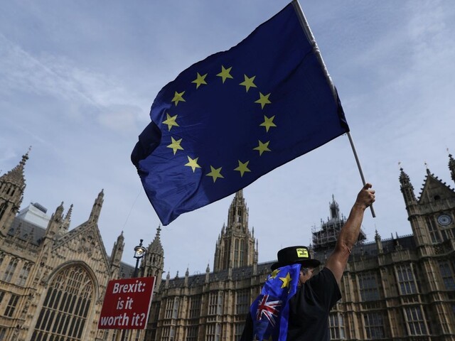 Krajiny schválili núdzové opatrenia, pripravujú sa na tvrdý brexit