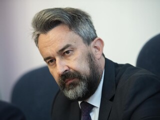 Prokurátor, ktorý si četoval so Zsuzsovou, sa vzdal funkcie