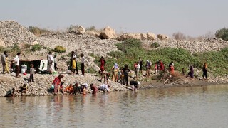 V rieke zahynuli desiatky ľudí. Pod oslavujúcimi sa potopil trajekt
