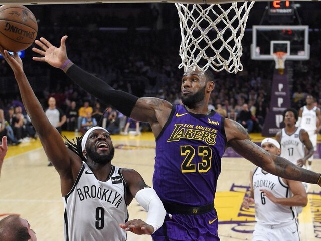 NBA: LeBron si nezahrá vo finále, Harden strelil 61 bodov