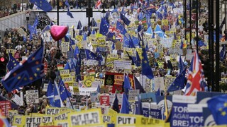 Chcú nové referendum. Demonštranti zaplnili ulice Londýna