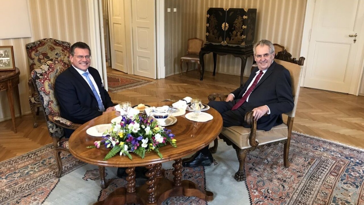 Český prezident prijal Šefčoviča na zámku, hovorili aj o voľbách