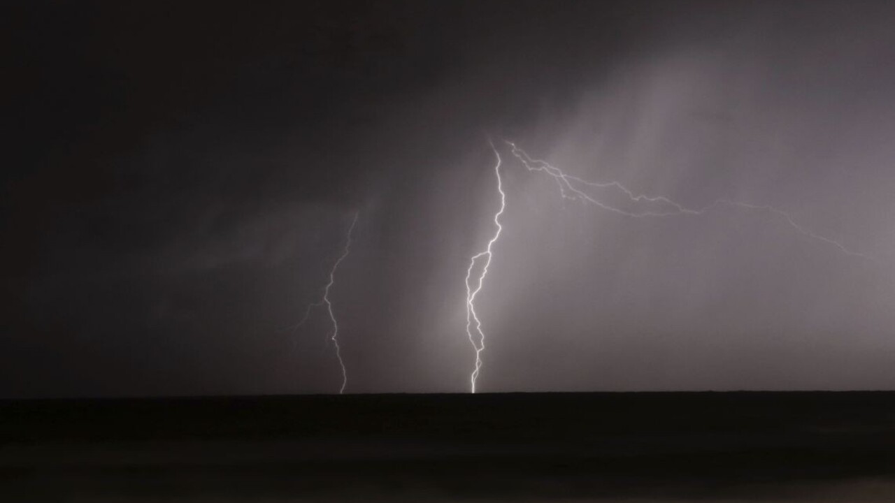 Blesky zasiahli školu, medzi obeťami sú najmä žiaci