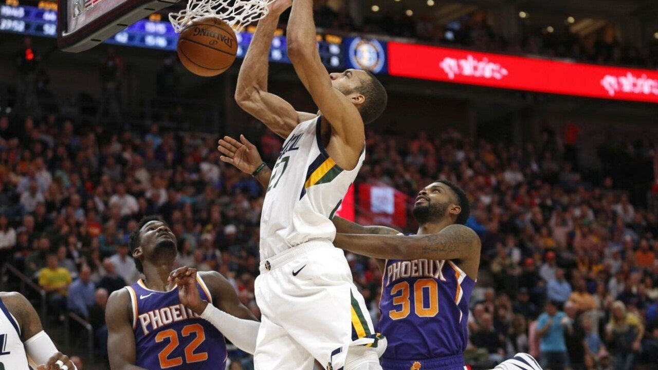NBA: Gobert vytvoril ligový rekord, Nurkiča vyniesli na nosidlách