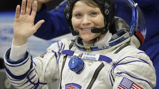 Prvý ženský výstup do kozmu sa odkladá, nastal kuriózny problém