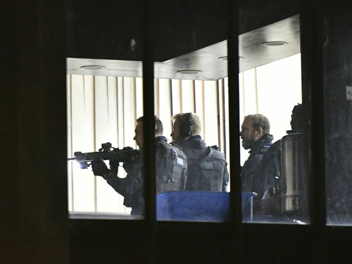 Mladíka dobodali neďaleko londýnskej mešity. Polícia ju uzavrela