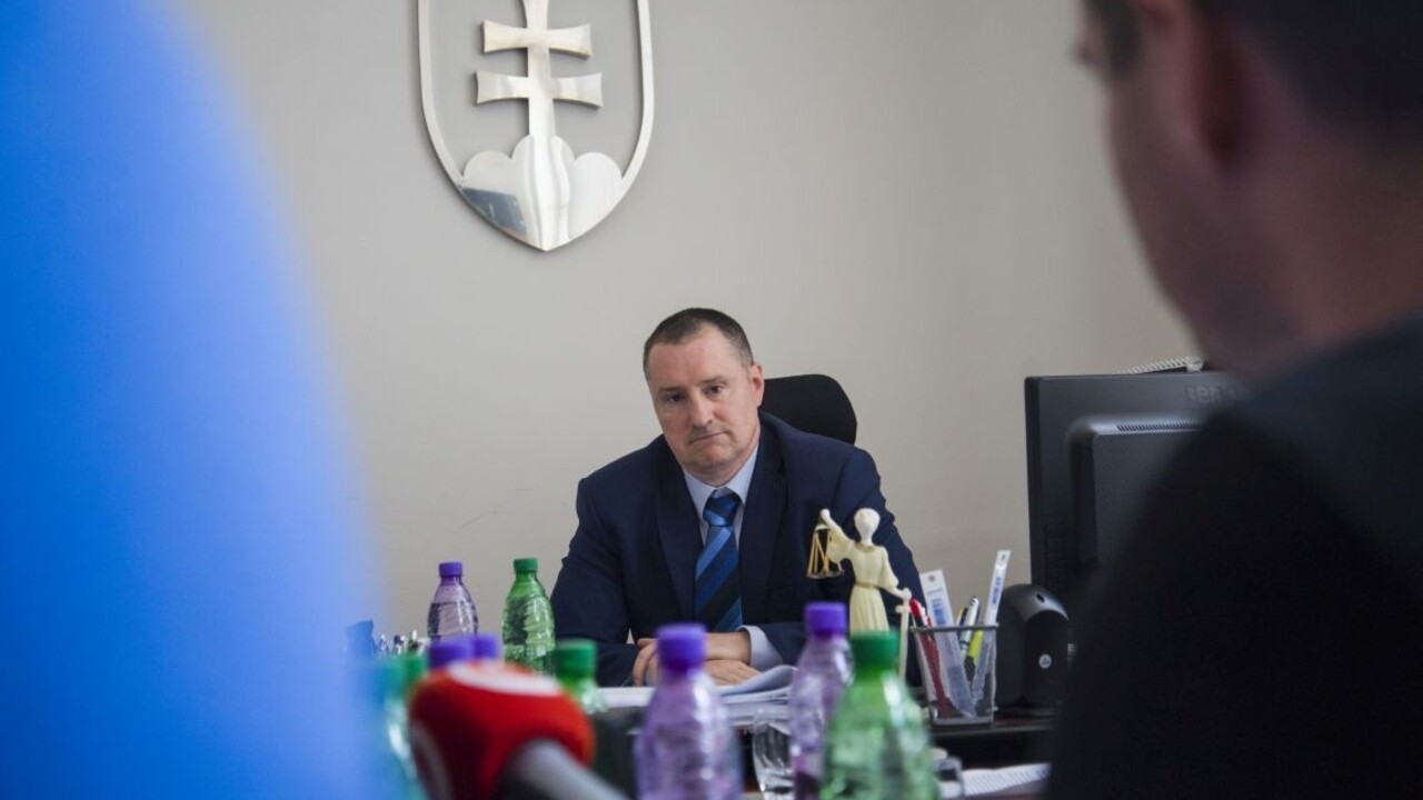Rozhodol som sa sám, tvrdí Šufliarsky. Chce zostať prokurátorom