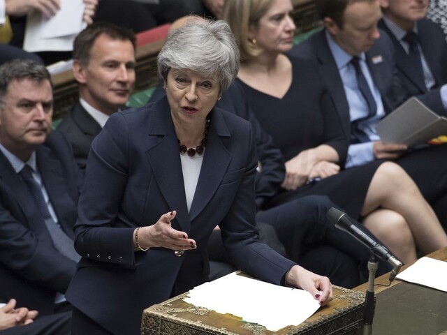 Poslanci opäť odmietli brexitovú dohodu, bude mimoriadny summit