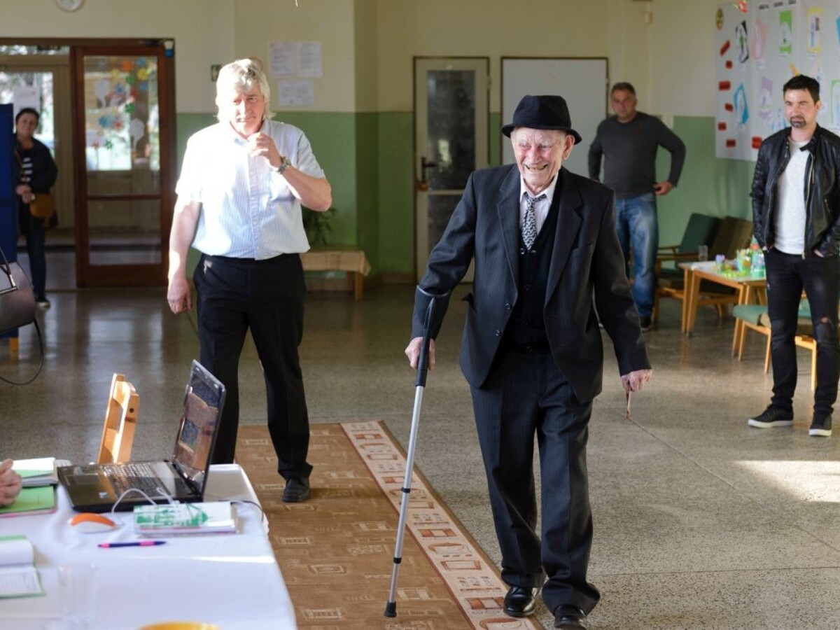 Zažil Masaryka, Beneša i Tisa. Odvoliť prišiel aj 100-ročný jubilant