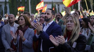 Konflikt medzi separatistami a krajnými pravičiarmi vyvolal nepokoje