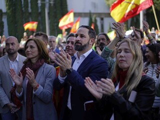 Konflikt medzi separatistami a krajnými pravičiarmi vyvolal nepokoje