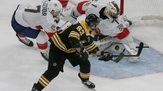 NHL: Boston prehral s Floridou, Chára si pripísal mínusku