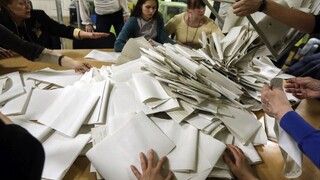 Ukrajinské voľby ovládol herec, Tymošenková percentám neverí