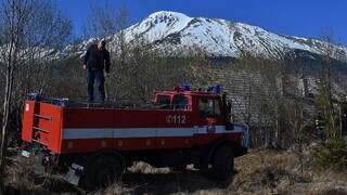 Vo Vysokých Tatrách vypukol požiar, zasiahli desiatky hasičov