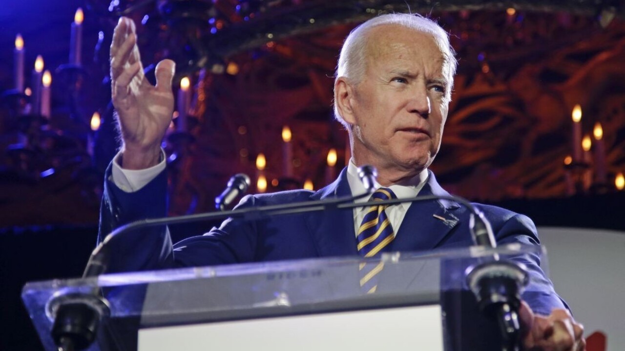 Bidena obvinila ďalšia žena, mal ju donútiť k eskimáckemu bozku