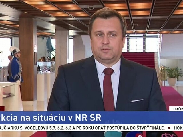 Reakcia A. Danka na nedostatok poslancov a presunutie schôdze