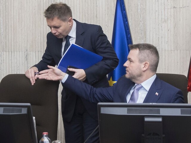 Premiér chce prebrať rezort financií, podľa Fica otázku neuzavreli