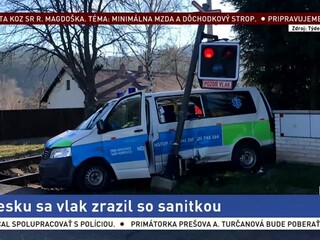 V Česku sa vlak zrazil so sanitkou, hlásia jednu obeť