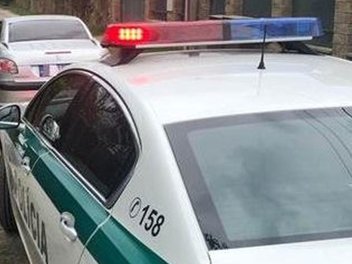Policajti sa pokúšali zastaviť vozidlo, museli spustiť streľbu