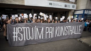 Umelci protestovali pred Kunsthalle, ministerke odovzdali petíciu