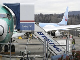Za haváriu môžu chybné údaje v automatickom systéme, priznal šéf Boeingu