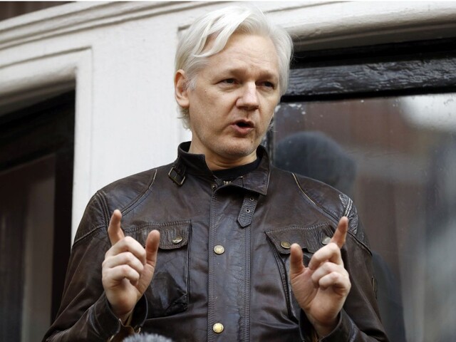 Otca WikiLeaks chcú vykázať z veľvyslanectva. Ekvádor to popiera