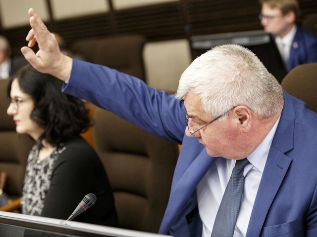 Na druhý deň to vyšlo. Otvorili schôdzu o Érsekovi, koalícia ho chváli