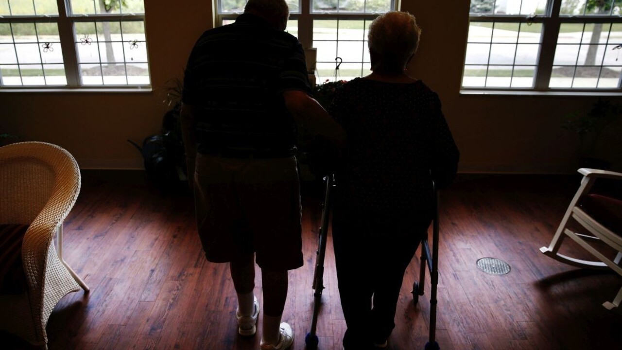 Muž pomohol manželke pri samovražde, sudca ho prepustil