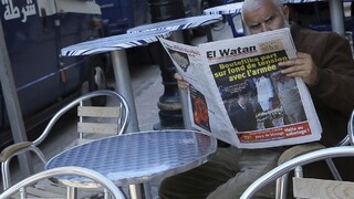 Alžírčania pokračujú v protestoch, žiadajú odchod politikov