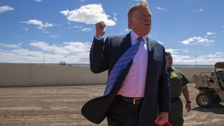 Trump má pre migrantov tvrdý odkaz, cez hranice ich nepustí